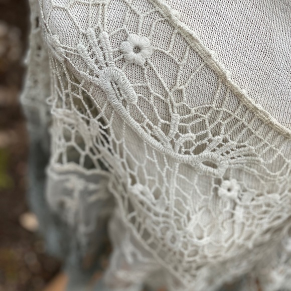 Lace poncho - Picture 3 of 7